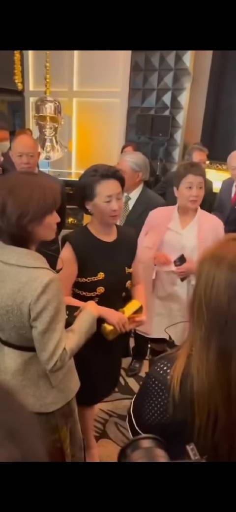 何超琼不简单,让赌王一家这么团结,赌王当年真没有选错接班人!