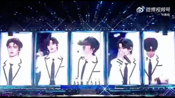 时代少年团演唱会翻唱王源《小小孩》，开唱前致谢师兄