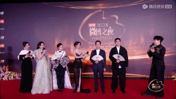 佟丽娅走红毯造型好性感，掩盖不住的大长腿太吸睛，迷晕导演