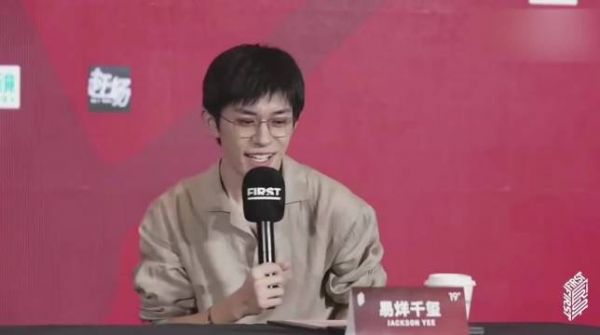 易烊千玺回应宁愿犯错不要无聊,鼓励青年创作者突破标准