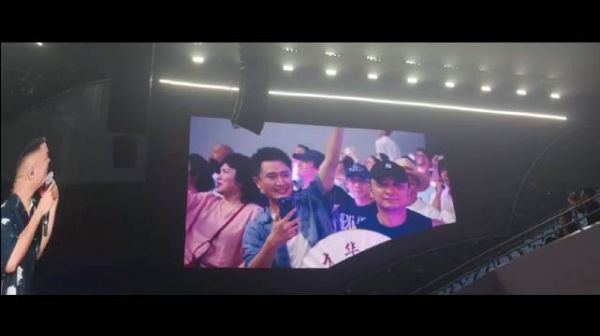 岳云鹏北京演唱会众星云集,杨帆尼格买提等台下助阵