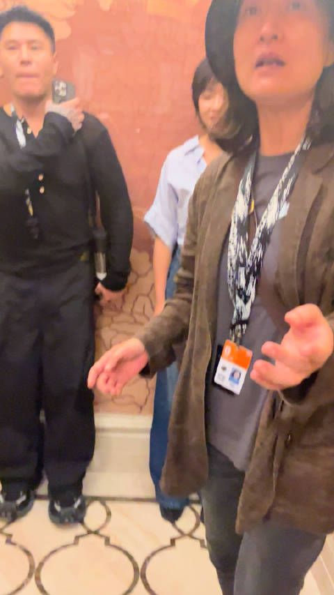 筒子村偶遇玉姐小万电梯相逢