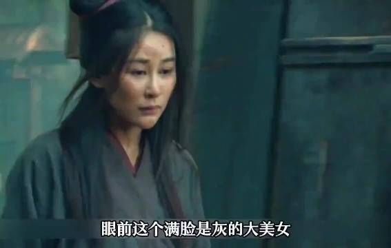 女人跟一群小混混在大街上斗地主,赵匡胤及时出手相助