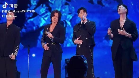 F4合体亮相五月天演唱会,阿信促成经典重聚