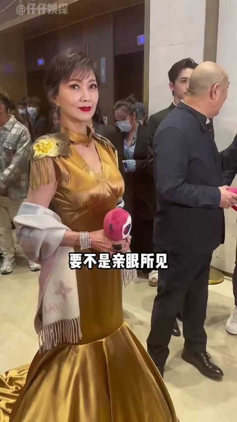 71岁赵雅芝颈纹显老态,86岁吴彦姝优雅老去