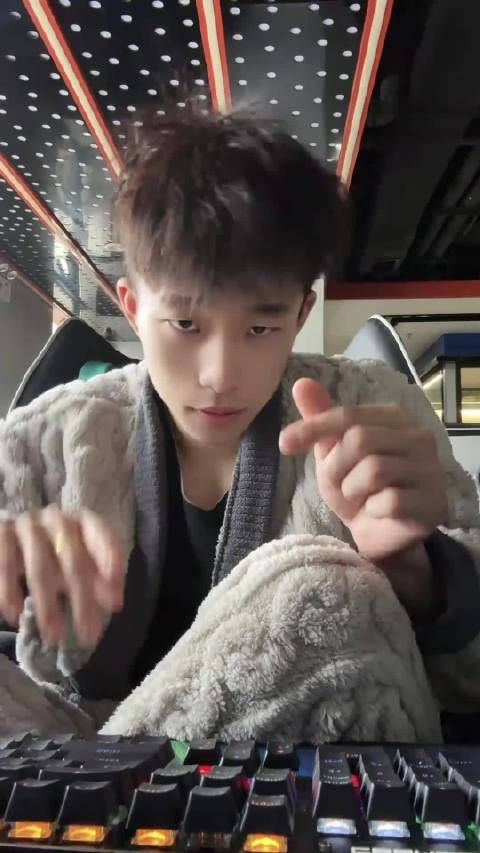 好可爱，圣龍.土豆三 帅哥颜值小鲜肉