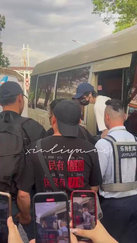 贺峻霖赴长沙录制心动的offer