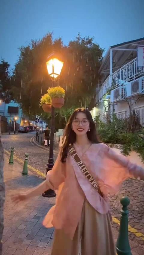 仿佛看到谢婉君到港后的幸福生活