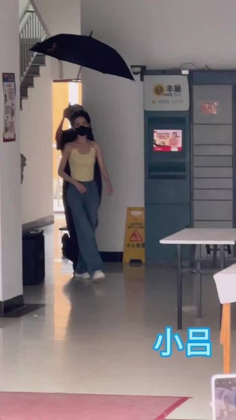 孟子义热情接待CP粉探班引发唯粉不满