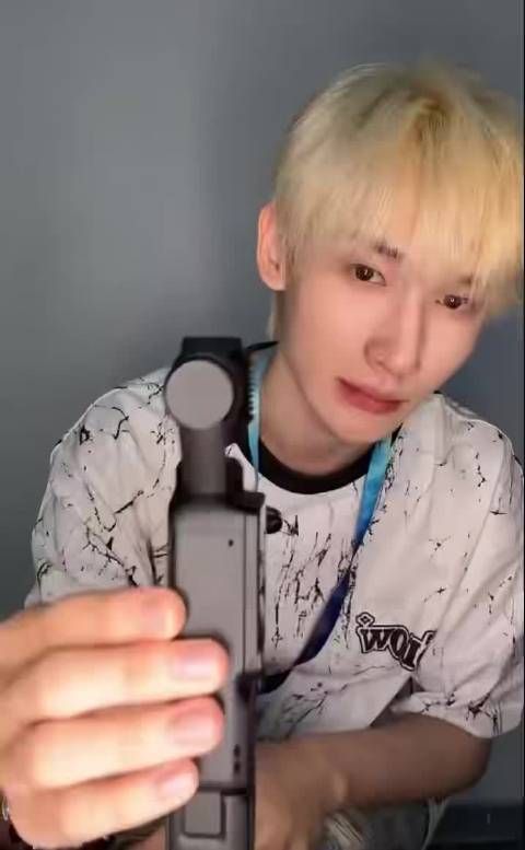 余宇涵嘟嘴的模样简直是直播间的一大亮点!