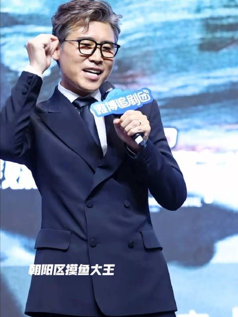 乃文叔你怎么声音还劈叉了呢?
