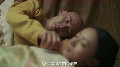 璎珞请求皇上不要生气,两人终于和好了
