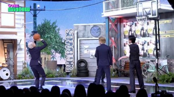 250731 thekpop黑黑更新 玩很开心捏 资源 瓶子 lyy