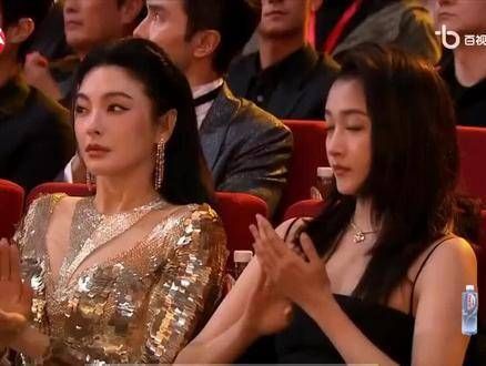 参加电视剧品质盛典,吴磊leo与赵今麦在暴雪时分同台亮相