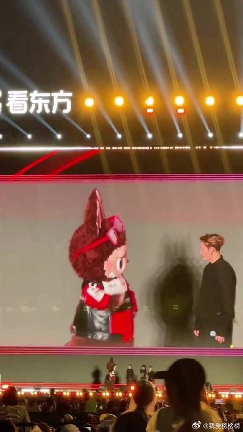 王嘉尔和labubu斗舞,可爱瞬间让人心动