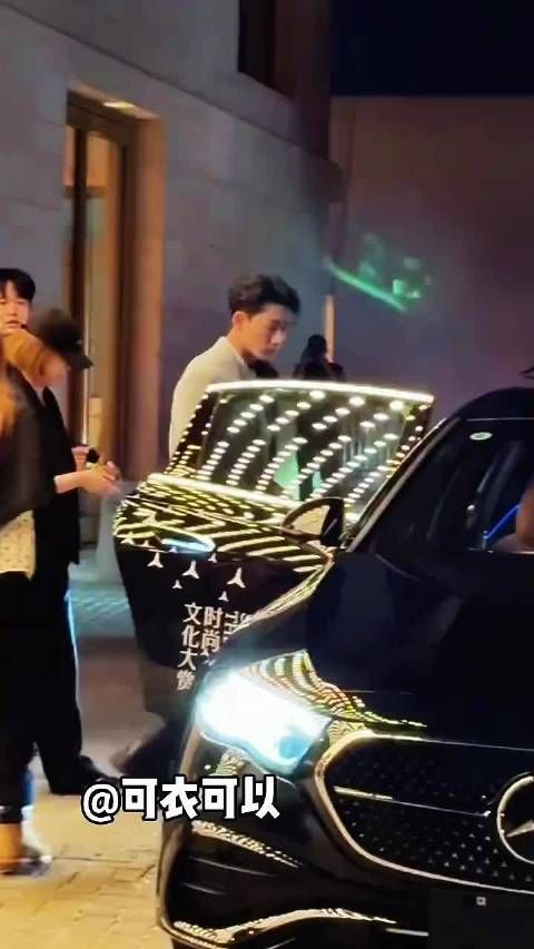 看过来,霸总叫你上车啦