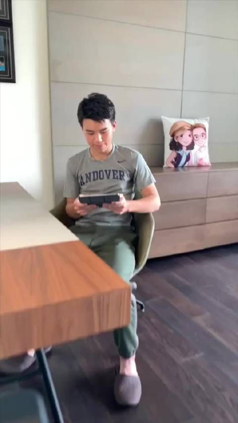 王琳回应网友批评称快去吸氧,谈亲子关系转变