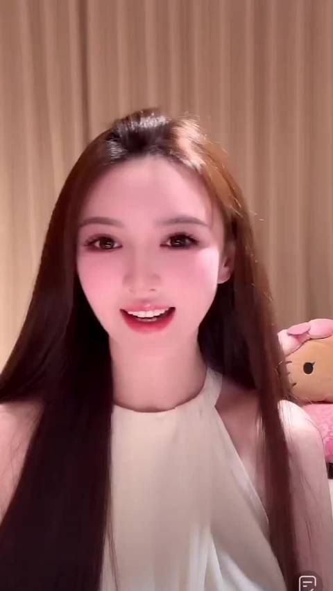 叶珂产后复出透露生女,孩子由黄晓明母亲照料