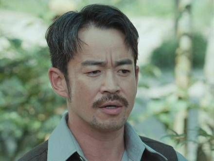 宁愿低头哈腰如奴仆般活着,也不愿挺直腰杆堂堂正正地做人