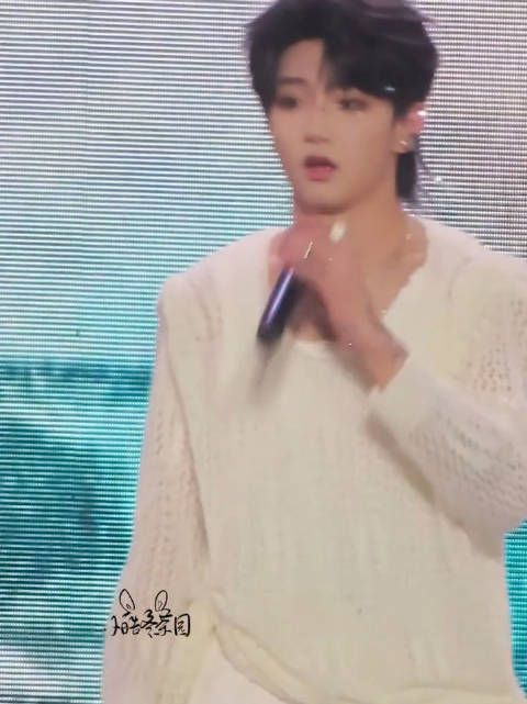 穆祉丞演唱会承诺送粉丝个人演唱会票
