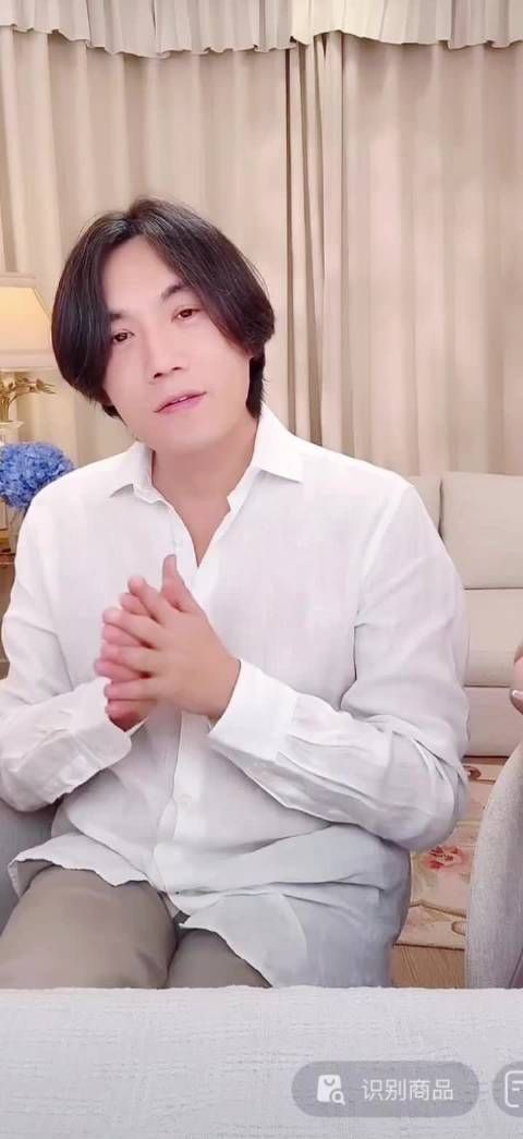 秦昊现身伊能静直播间,提及卢少骅释永信同日被捕