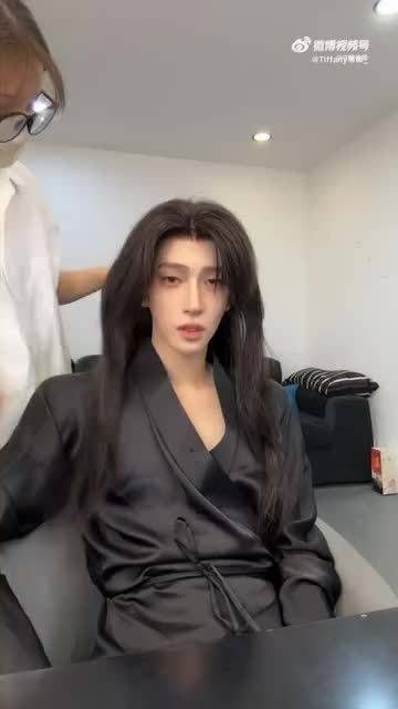 刘宇直播展示古代妆造过程,为生日会演唱会拍摄国风物料