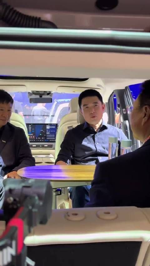 李想哥携宁德时代老总体验MAGA Home家庭版