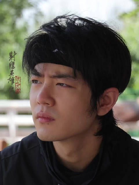 肖战《射雕》郭靖造型曝光,草原策马尽显大侠风范