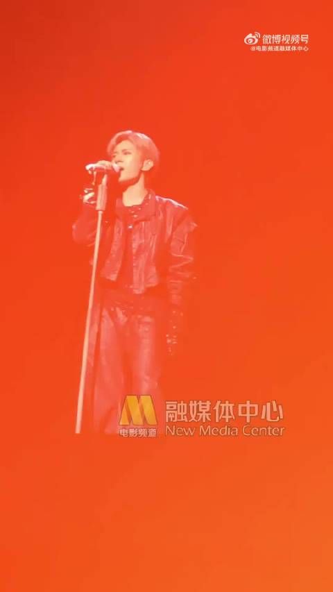 易烊千玺四字歌首唱舞台燃炸