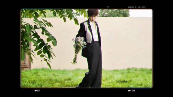 梓渝杂志大片释出，眼神灵动发丝带光如油画