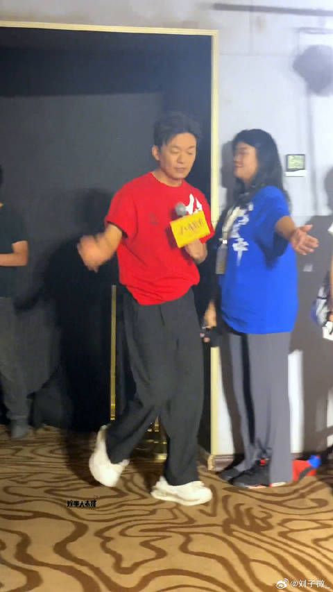 八角笼中 映后,宝强哥今天状态不错!