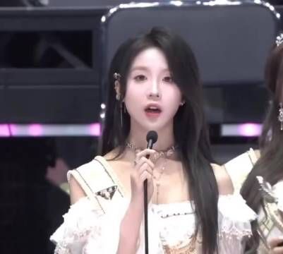 SNH48盛典临时取消龙亦瑞奖项,队友梁乔杨媛媛暖心相助