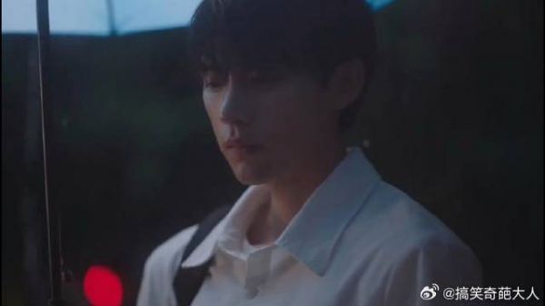 爱上下雨天，是因为每个下雨天你都会出现