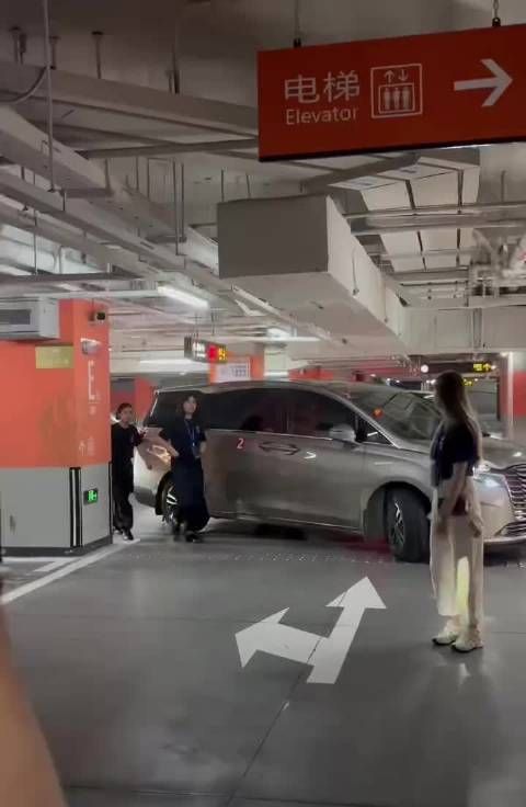 刘昊然南京路演生图曝光，粉丝尖叫现场沸腾