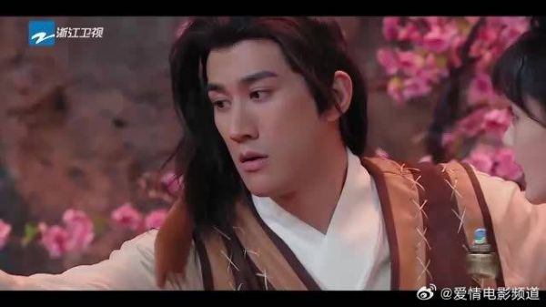 李治廷李一桐扮演郭靖黄蓉，一个憨厚一个古灵精怪，分别戏感人肺腑