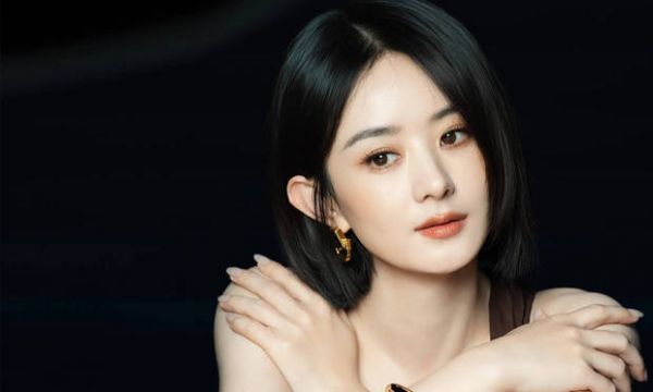 搜狐娱乐讯 8月4日，赵丽颖工作室在社交平台公开一组写真，照片里的赵丽颖笑容温柔，短发造型格外迷人。