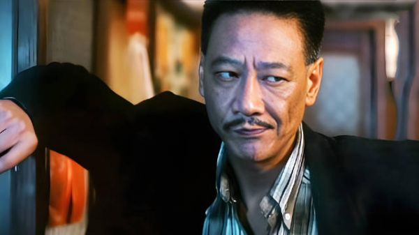 何家驹饰演残暴黑警称霸黑白两道，十三太保俯首称臣