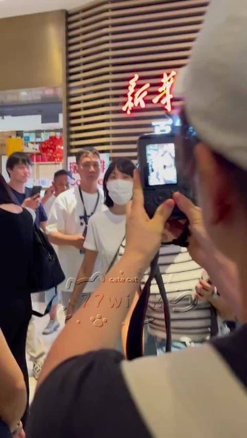 那英东极岛首映回应粉丝热情喊话