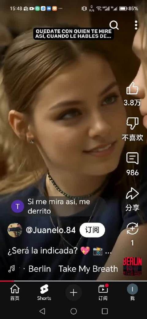 男子深情注视女孩引网友感叹