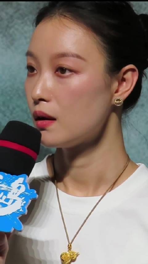 倪妮怼脸状态好棒 骨相好完美