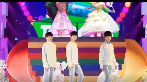 TFBOYS出道十二周年，全员门面帅实力强