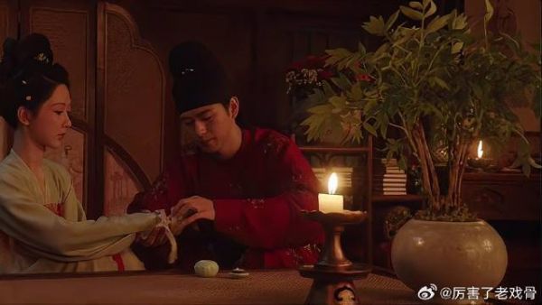 蒋长扬得知何淮芳受伤心疼 秒变大暖男,贴心给她上药
