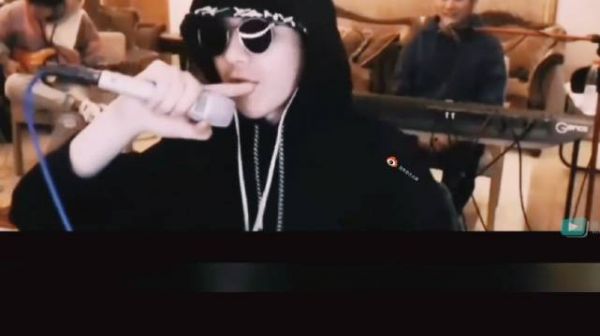 刘宇宁直播间演唱野狼disco状态松弛嗨翻全场
