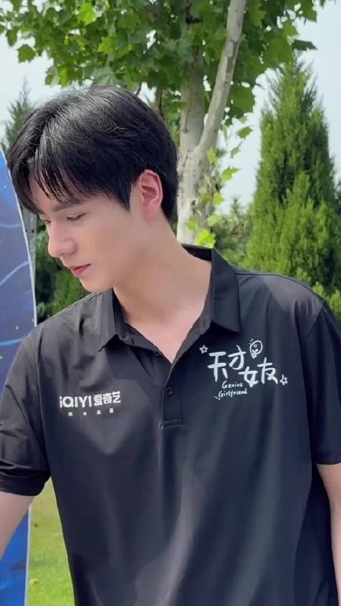 胡一天新剧开机跳扫腿舞状态佳