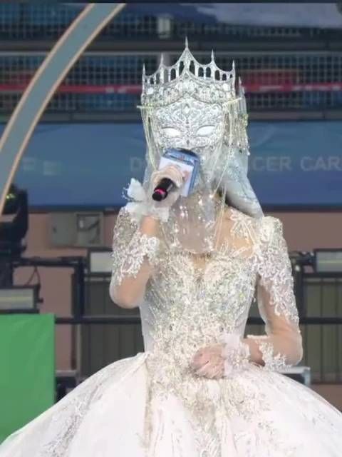 网红歌手旺仔小乔粉丝超2400万,合作明星助推流量却难撑演唱会