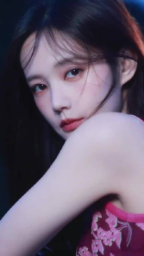 李一桐立秋晒奶茶花庆杀青