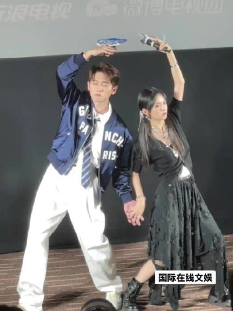 周也丞磊模仿表情包也太可爱了