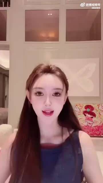 叶珂晒神秘人送的花