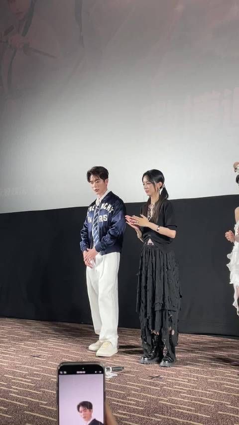 周也丞磊合跳美美桑内，甜蜜互动引热议