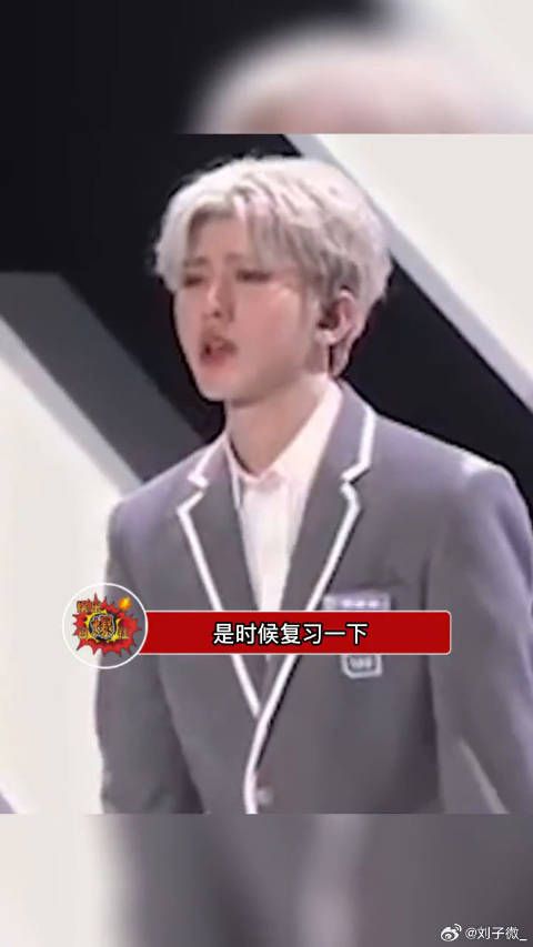 来回顾一下偶练选手的自我介绍，隔着屏幕都感受到了尴尬！